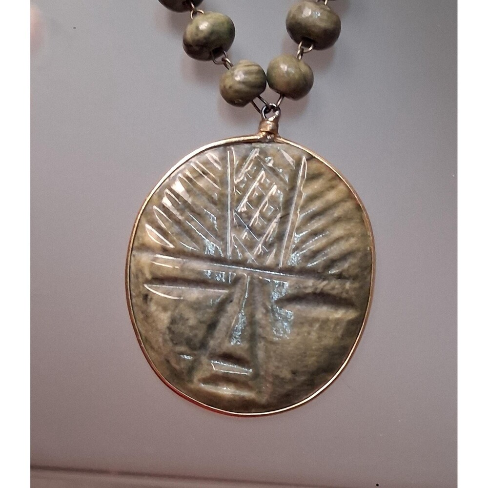 Mexican Onyx Face Necklace Green Stones